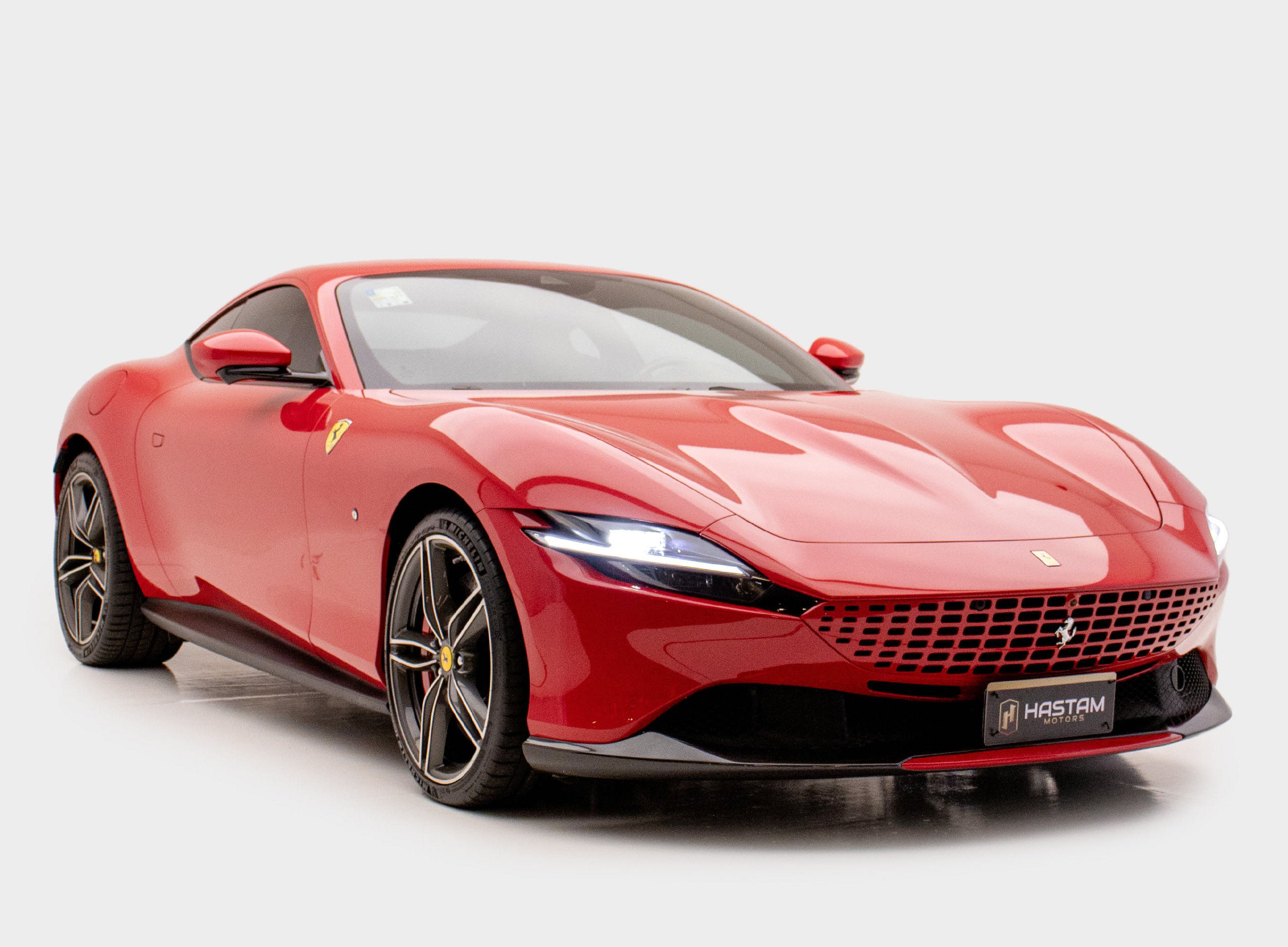 Showroom Hastam Motors com veículos importados