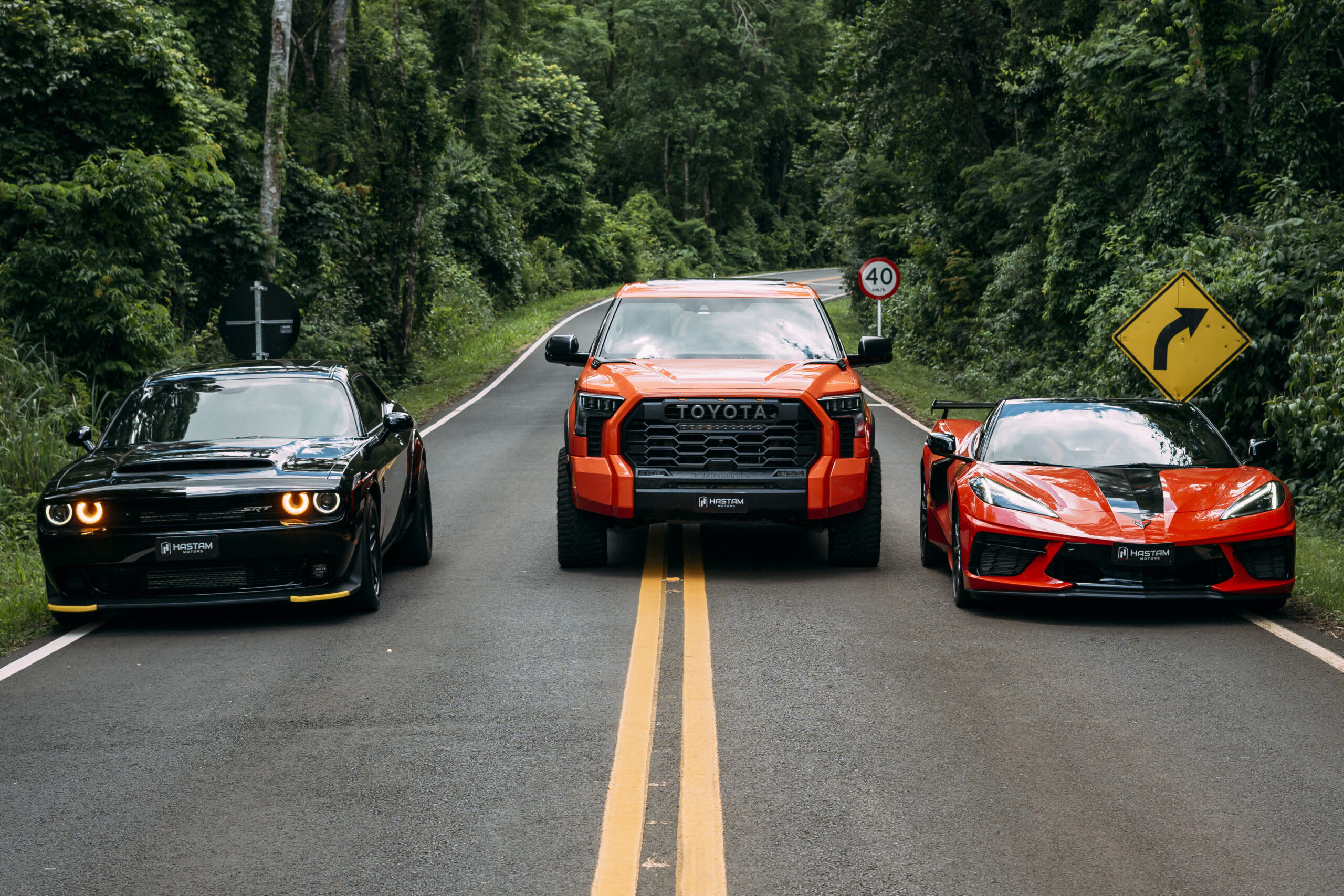 Showroom Hastam Motors com veículos importados